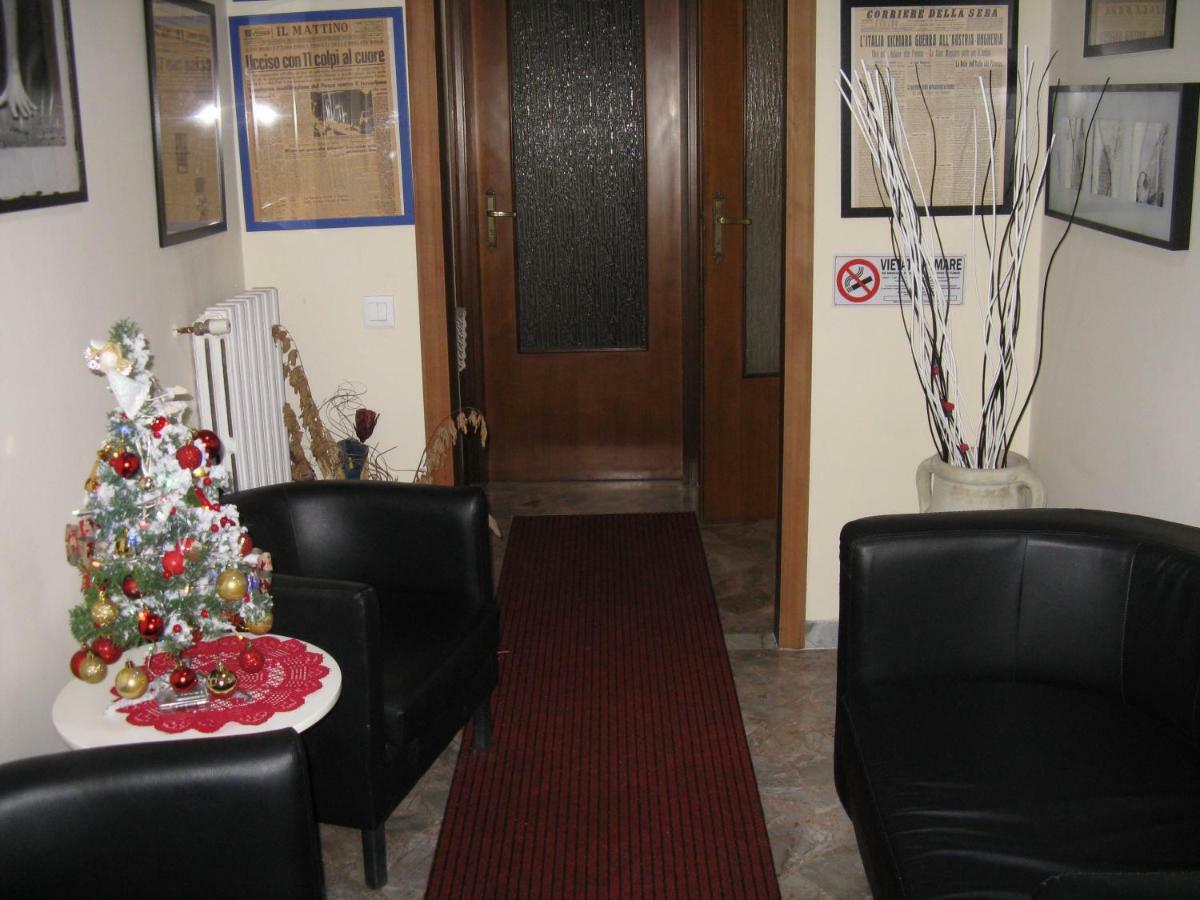 Le Stanze Di Ginevra - Via Tescione Hotel Caserta Luaran gambar