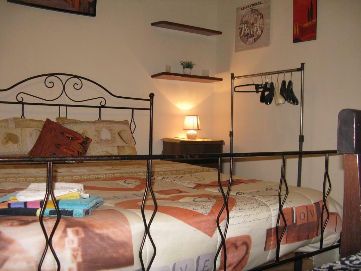 Le Stanze Di Ginevra - Via Tescione Hotel Caserta Luaran gambar